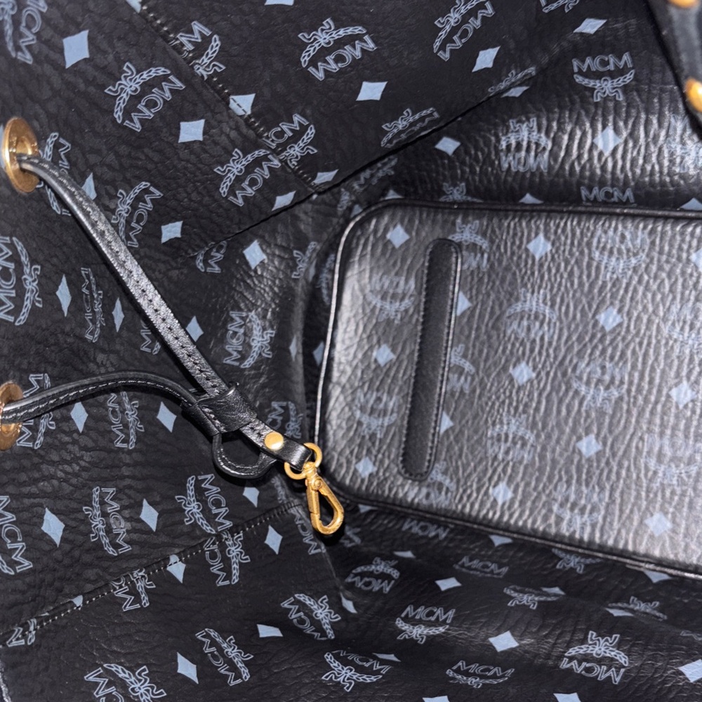 MCM Black and White Reversible Leather/canvas Tote - Picture 6 of 12